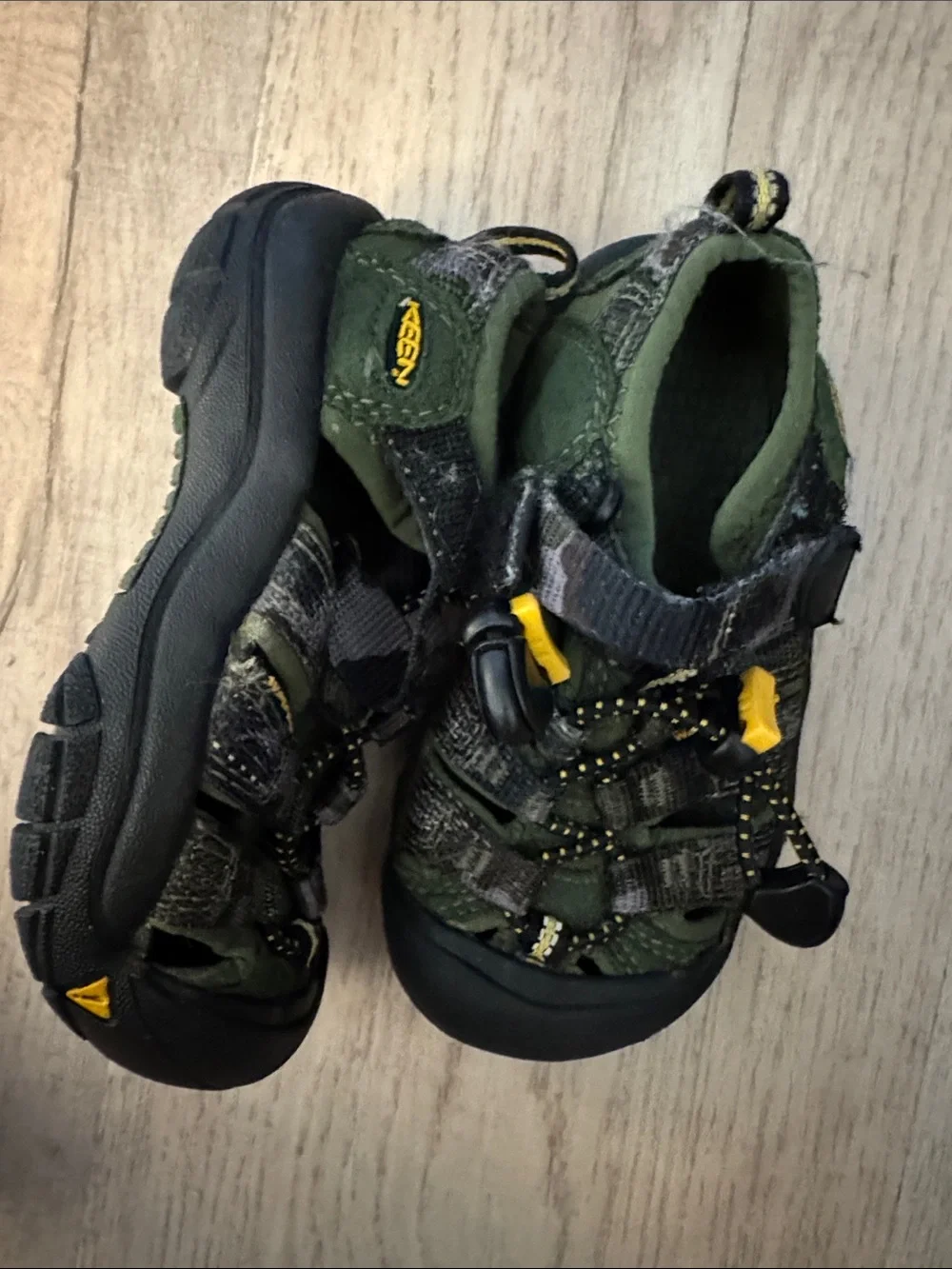 Keen Kids Green and Black Closed-Toe Hiking Sandals